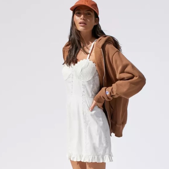 Urban Outfitters Juliette Lace Inset Romper Size XS NWT - Picture 1 of 4